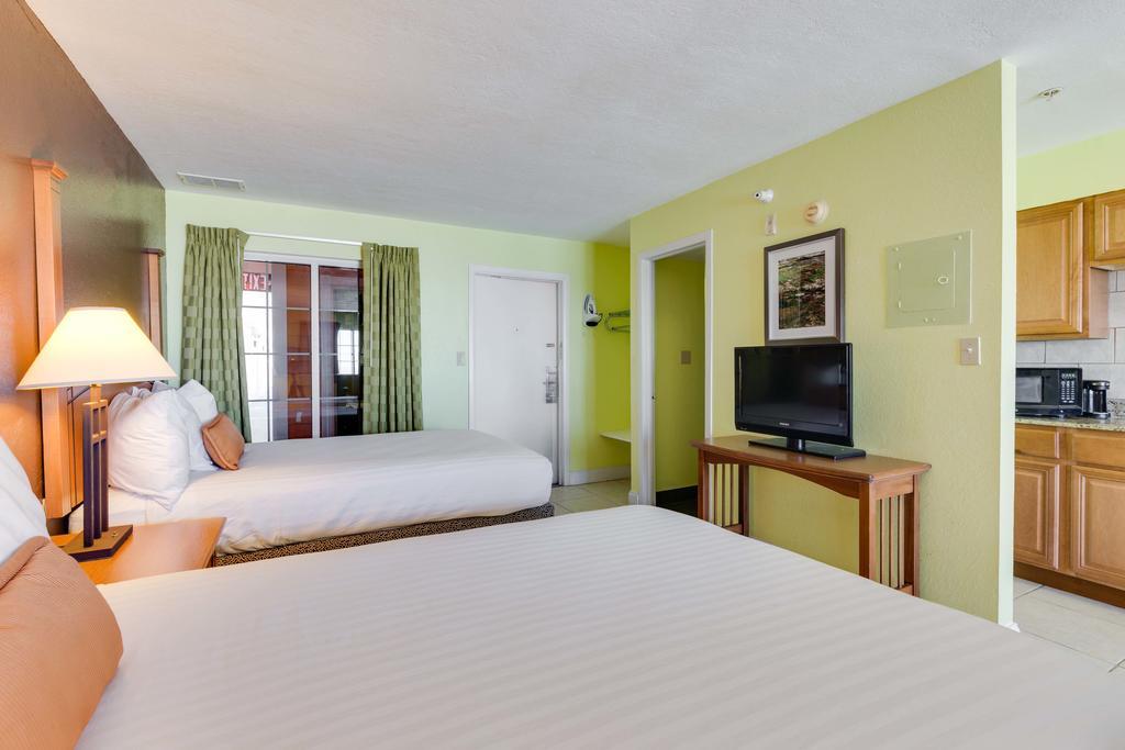 Pierview Hotel And Suites Fort Myers Beach Room photo
